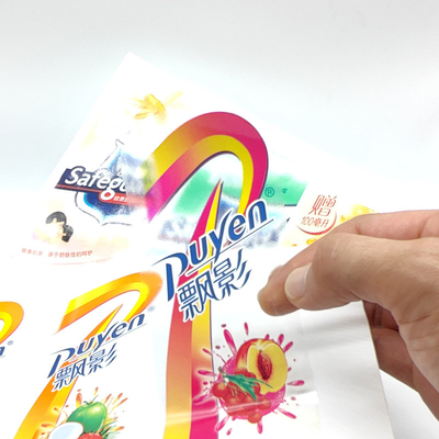 Etiqueta blanca de la etiqueta engomada de CMYK del diseño de los cosméticos rectangulares cosméticos del PVC Pantone
